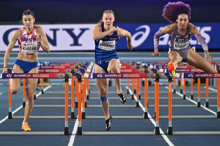 La Finlandaise Saga Vanninen au 60 m haies du pentathlon des Mondiaux en salle d'athlétisme le 21 mars 2025 à Nankin