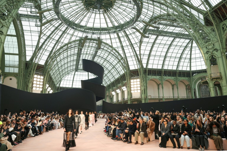 Défilé prêt-à-porter féminin automne-hiver 2025-2026 de Chanel au Grand Palais, lors de la Fashion Week à Paris, le 11 mars 2025