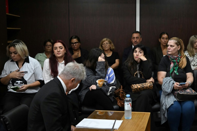 (g-d) Veronica Ojeda, Jana Maradona, Dalma Maradona et Giannina Maradona à l'ouverture du procès sur la mort de la légende du football argentin Diego Maradona au tribunal de San Isidro, dans la province de Buenos Aires, en Argentine, le 11 mars 2025