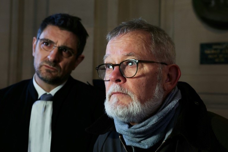 Le journaliste et ex-otage Didier François arrive à la cour d'assises spéciale de Paris pour le procès de Mehdi Nemmouche et de ses coaccusés, le 17 février 2025