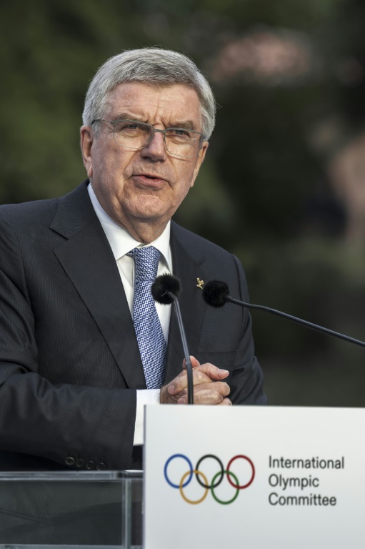 Le président sortant du Comité International Olympique (CIO), Thomas Bach, prononce un discours lors de la cérémonie d'ouverture de la 144e session du CIO sur le site de l'ancienne Olympie, berceau des Jeux olympiques dans le sud de la Grèce, le 18 mars 2025.