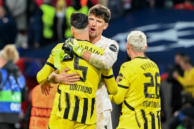 La joie des joueurs de Dortmund après leur qualification pour les quarts de finale de la Ligue des champions aux dépens de Lille, le 12 mars 2025 au Stade Pierre-Mauroy