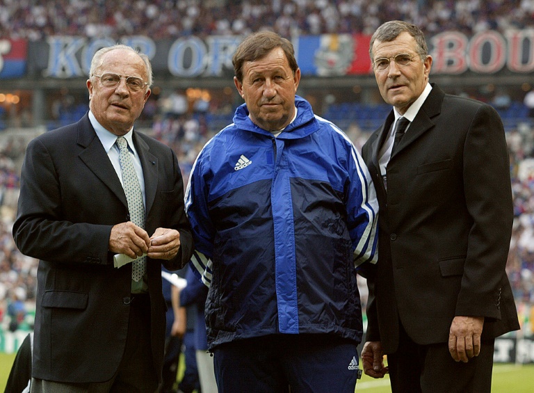 Jean-Claude Hamel (g), Guy Roux (c) et Gérard Bourgoin, avant la finale de la Coupe de France entre Auxerre et le PSG, le 31 mai 2003 au Stade de France