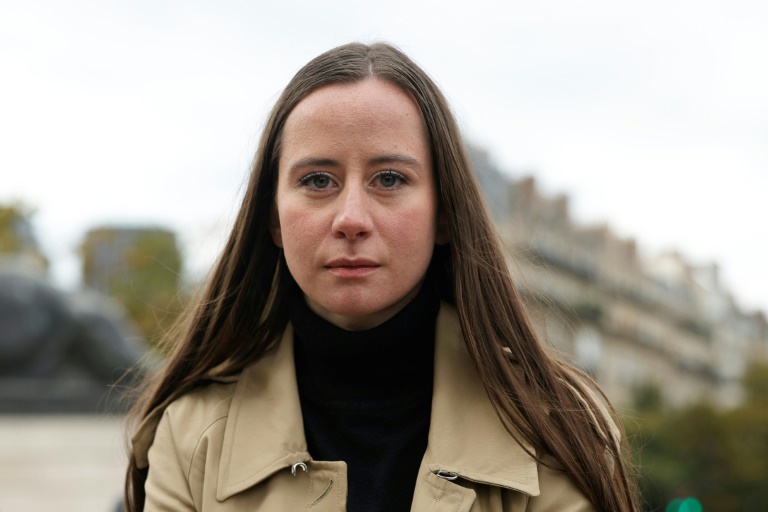 La cofondatrice du collectif Nemesis Alice Cordier (nom d'emprunt) lors d'une manifestation à Paris, le 29 septembre 2024