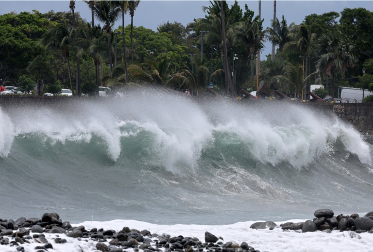 A l'approche du cyclone Garance, à Saint-Denis de la Réunion, le 26 février 2025