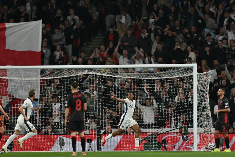 Myles Lewis-Skelly (d), auteur du premier but de l'Angleterre face à l'Albanie, le 21 mars 2025 à Wembley