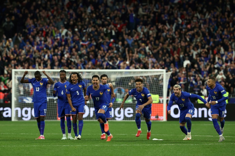 La joie des Français après la qualification en demi-finale de Ligue des nations face à la Croatie aux tirs au but, le 23 mars 2025 au Stade de France