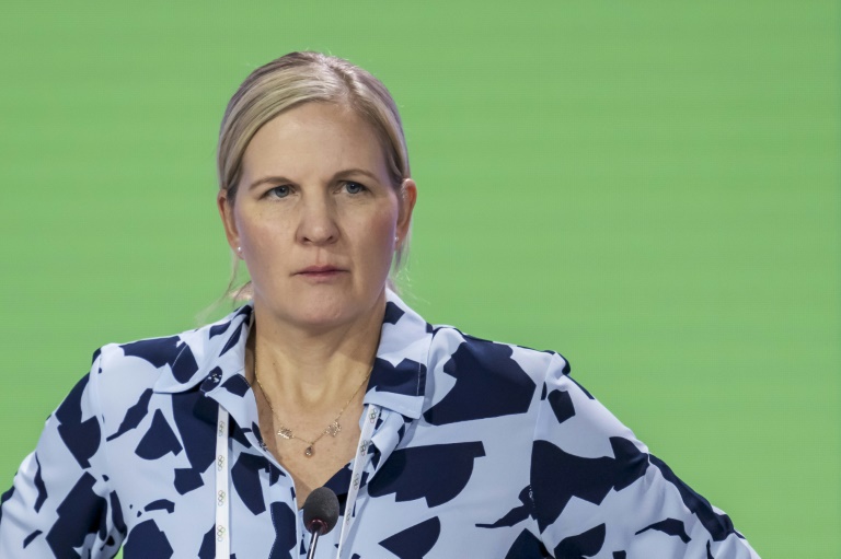 La candidate à la présidence du Comité international olympique (CIO) Kirsty Coventry le 19 mars 2025 lors de la 144e Session du CIO à Costa Navarino, en Grèce, où sera élu le prochain président du CIO.