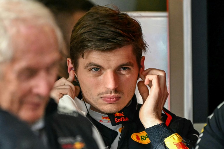 Le piloté néerlandaos Max Verstappen (Red Bullà, tenant du titre, s'apprête à accomplir sa 2e séance d'essais libres du GP d'Australie de F1 le 14 mars 2025 sur le circuit d'Albert Park à Melbourne