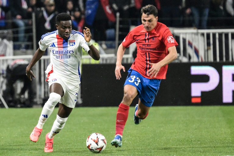 Ernest Nuamah lors du huitième de finale retour de Ligue Europa contre le FCSB (4-0) à Décines-Charpieu le 13 mars 2025