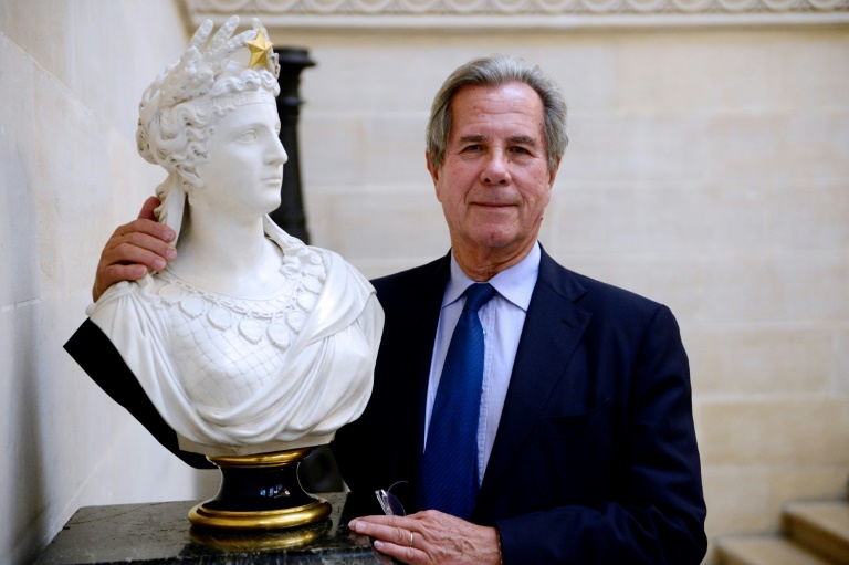 Le président du Conseil constitutionnel Jean-Louis Debré pose le 1er octobre 2013 à Paris