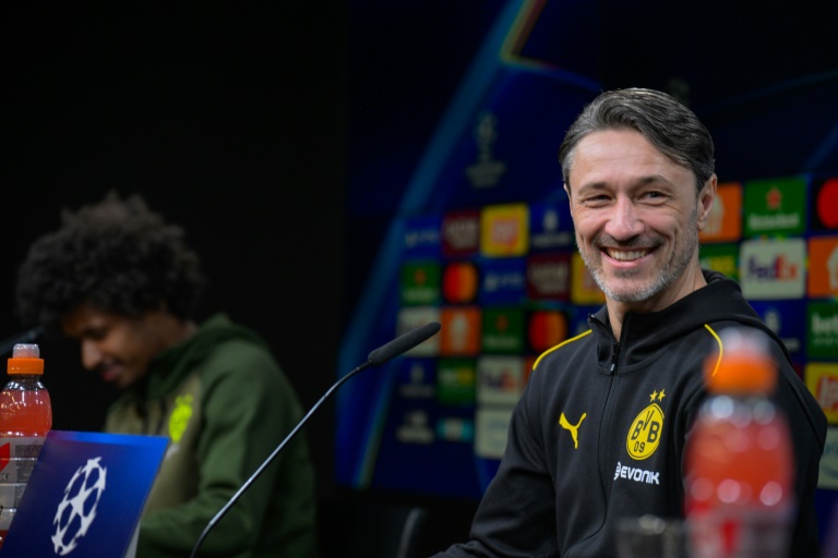 L'attaquant de Dortmund Karim Adeyemi et le coach croate du Borussia Niko Kovac en conférence de presse un jour avant le match de C1 contre Lille le 3 mars 2025 à Dortmund en Allemagne