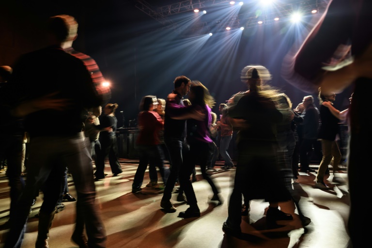 Une initiation aux danses traditionnelles d'Auvergne à la Coopérative de Mai, salle de musique contemporaine de Clermont-Ferrand, le 14 mars 2025