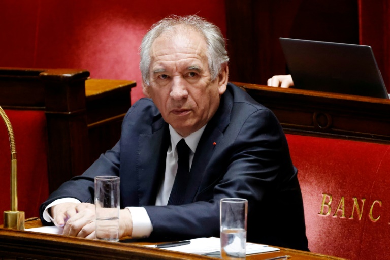Le Premier ministre français François Bayrou assiste à un débat parlementaire à l'Assemblée nationale, à Paris, le 28 avril 2025