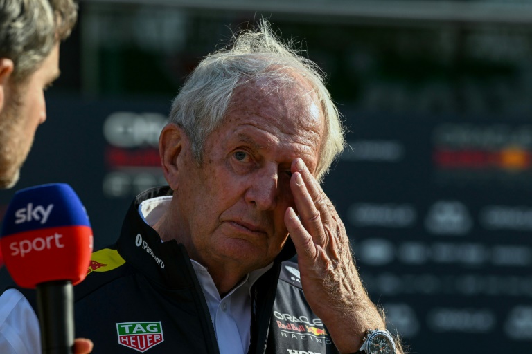 Helmut Marko, le conseiller de l'écurie de Formule 1 Red Bull, lors du Grand Prix de Chine sur le circuit de Shanghai le 22 mars 2025.