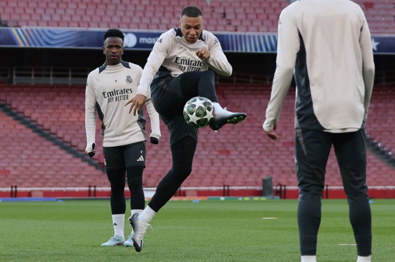 Kylian Mbappé (au centre) à l'entraînement le 7 avril 2025 à l'Emirates Stadium de Londres à la veille de la cuisante défaite du Real Madrid face à Arsenal (3-0) en quart de finale aller de la Ligue des champions